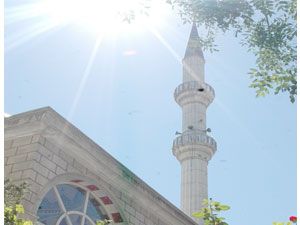 Cemaatiyle bütünleşen örnek cami