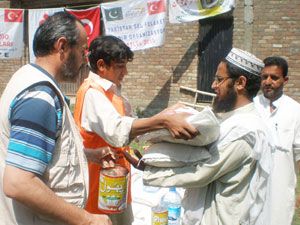 Pakistan'a Konya'dan Dost Eli