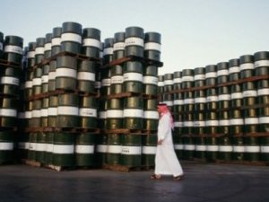 Suudi Arabistan petrol fiyatlarını uçurdu