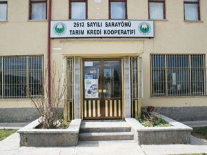 Tarlasını sigortalattıran çiftçi karşılığını aldı