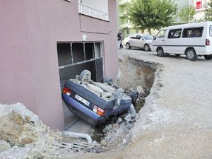 Çocuk otomobilde yalnız bırakılınca