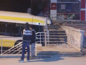 Doğalgazlı otobüsün freni patladı