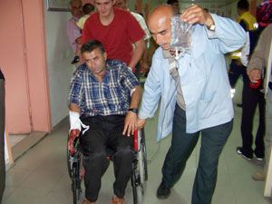 Alüminyum saçlar bileğini kesti