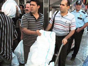 Polis 6 bin korsan kitap ele geçirdi