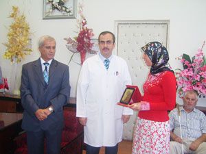Görme engellilerden hizmet plaketi