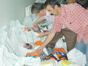 Ev korsan kitap deposu çıktı