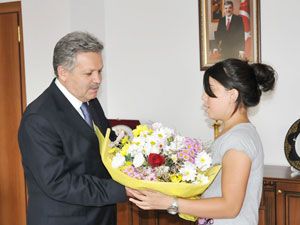 Yetiştirme Yurdu öğrencilerinden Vali’ye ziyaret