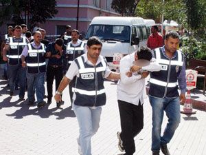 Kiralık araçla hırsızlık yapan zanlılar yakalandı