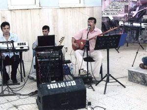 Yerel sanatçı bıçaklanarak öldürüldü