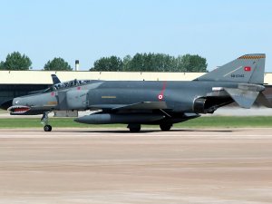 F-4 uçaklarının uçuşu durduruluyor!