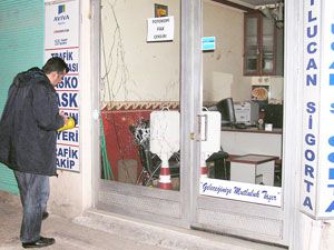 Sigorta işlemleri yapan işyeri kurşunlandı
