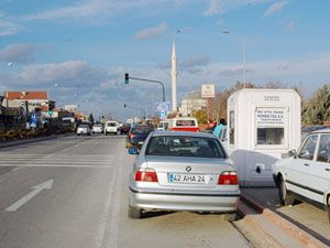 Çevre yolunu ücretli otoparka çevirdiler