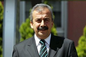 Sırrı Süreyya: Öcalan tarihi mektup yazıyor