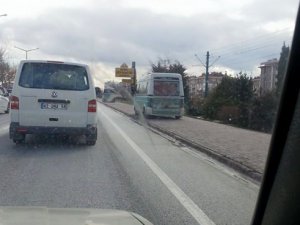 Minibüsçüler trafiği katletti