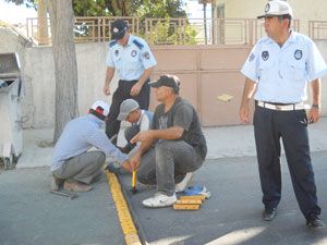 Karapınar'da okul önlerine hız düşürücü