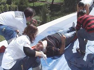 5. kattan düşen şahıs, şans eseri kurtuldu