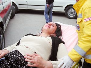 Tartıştığı 6 aylık hamile karısını dövdü