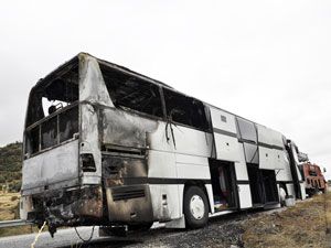 Turistlerin bulunduğu otobüste yangın çıktı