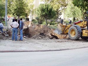 Büyükşehir Belediyesi önüne üst geçit yapılıyor