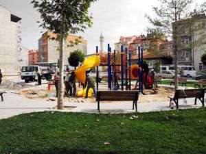 Parklardaki çocuk oyun gruplarını yeniliyor