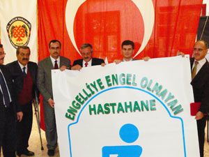 Özürlülerden Numune ve Beyhekim’e plaket
