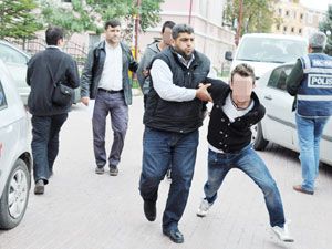 Camiden yardım paralarını çalıyorlardı