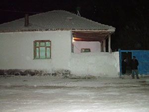 Babasını 7 yerinden bıçaklayarak öldürdü