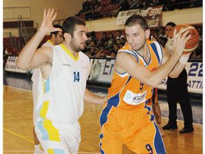 Selçuk moralli başladı: 74-76