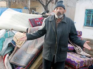 Eşyaları ve ailesi 9 gündür sokakta