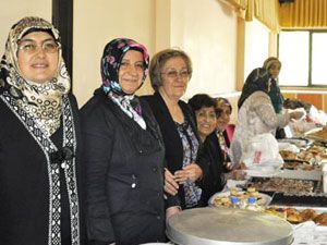 Gönüllü hanımlardan öğrencilere burs