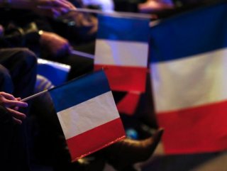 Fransa'da ilk turda zafer Sarkozy ve Le Pen'in