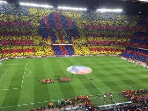 Barcelona-Real Madrid maçında koreografi şov