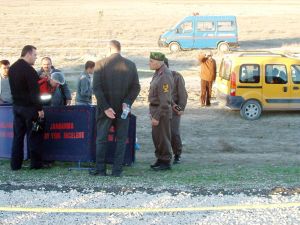 Yol kenarında kadın cesedi bulundu