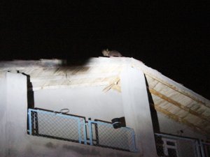 Atlamak için çıktığı çatıdan ağabey tokadı indirdi