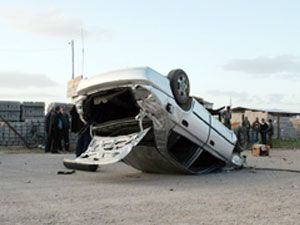 Otomobilden burnu bile kanamadan çıktı