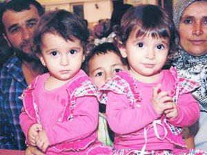 Gözleri kardeşini arıyor