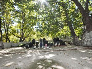 Ermenek'te çınar altında ibadet keyfi