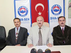‘Başörtüsünü siyasi malzeme yapmayın’