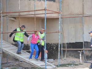 Sevgilisinin Terk Ettiği Kadın Çatıdan Atlamak İstedi