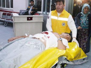 Karısına kızdı, kendini bıçakladı