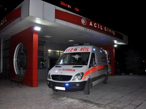 İçki Parası Vermeyen Arkadaşını Bıçakladı