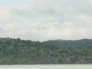 Anamas Dağı beyaz gelinliğiyle büyülüyor 
