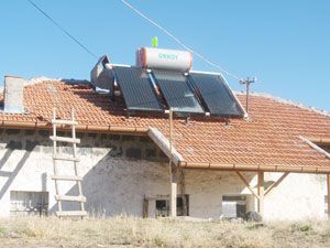 Emirgazi'de köy evlerine güneş enerjisi takıldı