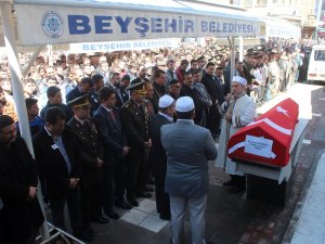 Kalbine Yenik Düşen Asker Toprağa Verildi