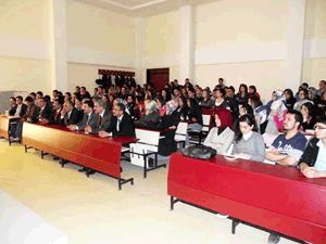 Özel Gençlik üniversite öğrencilerine seminer verdi