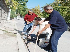 Sokaklarını kendileri temizliyorlar