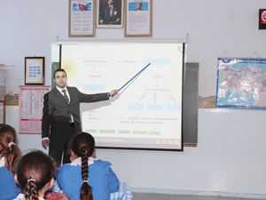 Karahüyük'te sınıflara projeksiyon