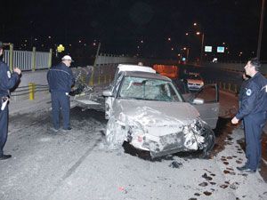 Alt geçide düşen otomobilin sürücüsü kaçtı