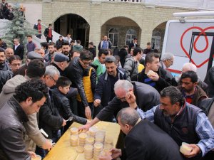 Alparslan Türkeş için helva dağıtıldı