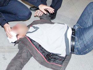 Alkollü şahıs 5 kişi tarafından darp edildi